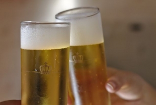 和你的朋友干杯 